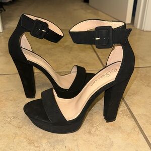 Women’s heels. Black. Size 9. Worn once